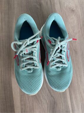 Brooks Women's Athletic Shoes - Teal with Pink Highlights